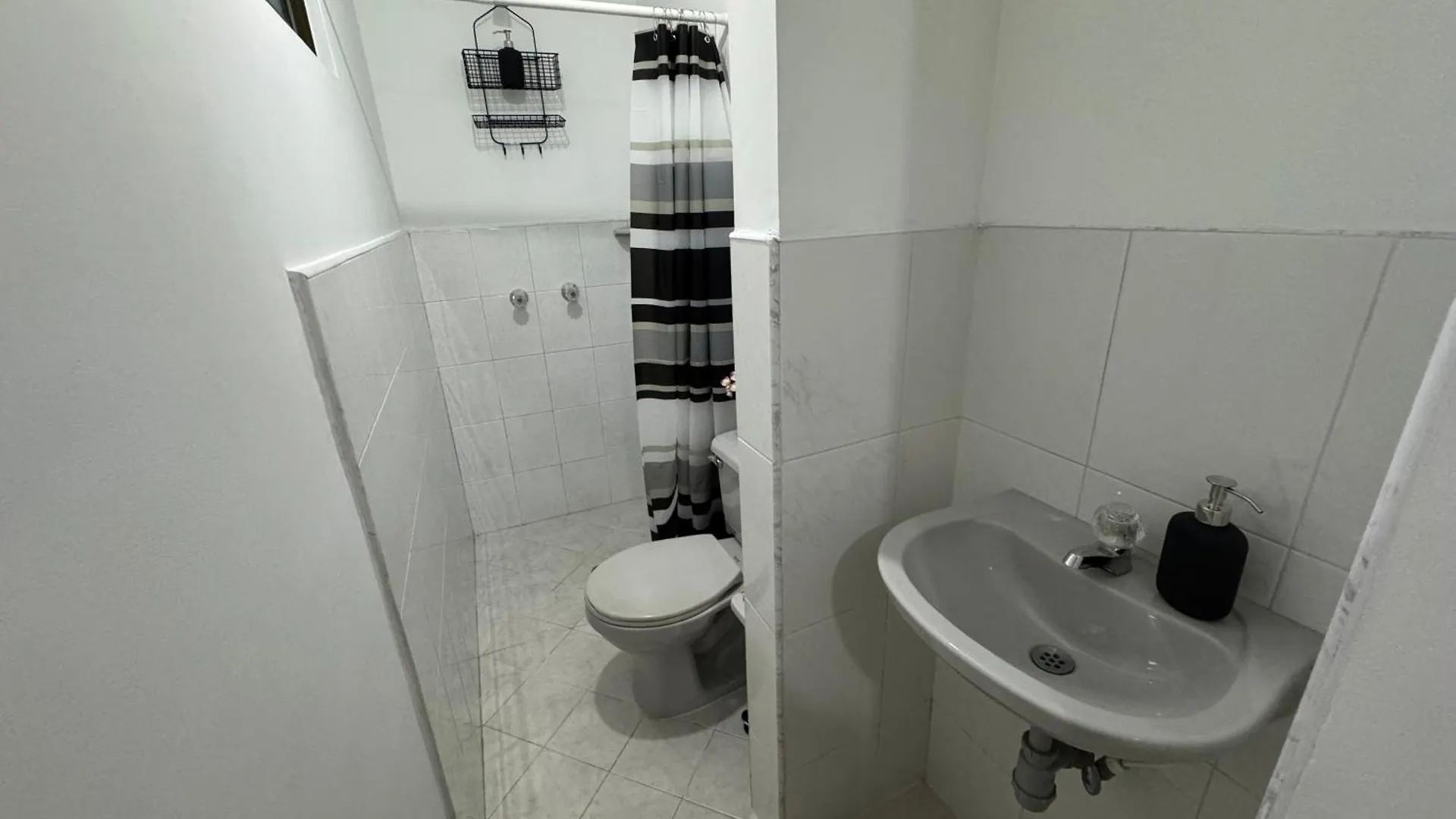 Casa Serene - Habitacion Brisa Medellín Rum i privatbostad